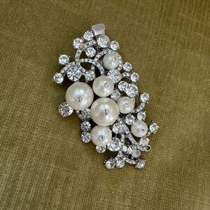 Elegant Pearl and Crystal Hair Clip